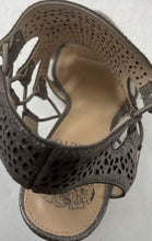 Load image into Gallery viewer, Vince Camuto Womens Eadon Silver-Tone Wooden Block Heel Slingback Sandals 7.5M