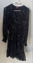 Load image into Gallery viewer, Vince Camuto Womens Black And White Floral V-Neck Long Sleeve Shift Dress Sz XS