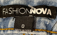 Load image into Gallery viewer, Fashion Nova Womens Blue Denim Light Wash Distressed Straight Leg Jeans Size 0