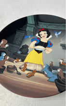 Load image into Gallery viewer, Knowles Walt Disney Snow White A Special Treat Decorative Collector Plate