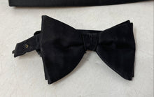 Load image into Gallery viewer, No Brand Mens Black Bow Tie And Pleated Adjustable Cummerbund Set