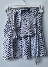 Load image into Gallery viewer, Armani Exchange Womens White & Black Printed 2 Piece Skirt Suit Set Size XS & 0