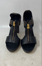 Load image into Gallery viewer, Michael Kors Womens Berkley Black Brown Signature Print T-Strap Sandals Size 11M