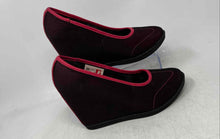 Load image into Gallery viewer, Puma Womens Hakodda 355420 03 Pink Black Slip-On Wedge Pump Heels Size 8.5