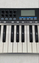 Load image into Gallery viewer, Samson Graphite 25 Black White Key Mini USB MIDI Keyboard Controller