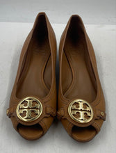 Load image into Gallery viewer, Authentic Tory Burch Womens Amanda Brown Wedge Pump Heels Size 7.5M Damaged