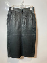Load image into Gallery viewer, Belfe Womens Black High-Waisted Front-Zip Midi Straight & Pencil Skirt Size S