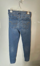 Load image into Gallery viewer, American Eagle Outfitters Womens Light Blue Pockets Denim Skinny Jeans Size 8