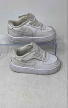 Load image into Gallery viewer, Nike Kids Force 1 Low EasyOn FN0236 White Hook & Loop Sneaker Shoes Size 7C