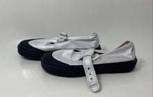 Load image into Gallery viewer, Vans Womens 93 Black Silver Adjustable Buckle Round Toe Mary Jane Shoes Size 7