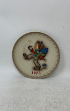 Load image into Gallery viewer, Goebel M.J Hummel Flowers 3rd Annual Edition 1973 Porcelain Collector Plate