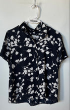 Load image into Gallery viewer, J. Crew Womens Black White Floral Print Short Sleeve Button-Up Shirt Size Small