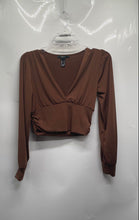 Load image into Gallery viewer, Forever 21 Womens Brown Long Sleeve V-Neck Ruched Cropped Blouse Top Size M