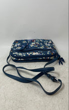 Load image into Gallery viewer, Vera Bradley Womens Multicolor Floral Print Adjustable Strap Crossbody Bag