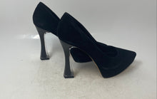 Load image into Gallery viewer, Vince Camuto Womens Slaytia Black Suede Slip-On Spool Pump Heels Size 8 M