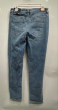 Load image into Gallery viewer, American Eagle Womens Blue Stretch Pockets Denim Mom Jeans Size 30W 10 Long