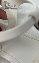 Load image into Gallery viewer, Coach Womens Piccadilly A6307 White Open Toe Flat Thong Sandals Size 9B