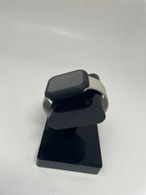 Load image into Gallery viewer, Apple Watch Serie SE 44mm Power On / Locked For Parts (NCL)
