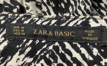 Load image into Gallery viewer, Zara Basic Womens Black White Printed Pockets Flat Front Ankle Pants Size M
