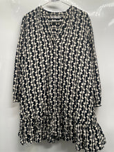 Load image into Gallery viewer, Zara Womens Cream Black Printed Ruffle Hem Long Sleeve V-Neck Mini Dress Size M