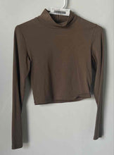 Load image into Gallery viewer, Zara Womens Brown Long Sleeve Mock Neck Pullover Cropped T-Shirt Size Small
