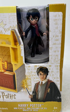 Load image into Gallery viewer, Spin Master Harry Potter Mini Playset And Hershey's Vinyl Action Figure
