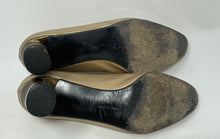 Load image into Gallery viewer, Authentic Salvatore Ferragamo Womens Gold-Tone Leather Pump Heels Size 6.5 B