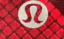 Load image into Gallery viewer, Lululemon Womens Red Snake Print Skinny Leg Pull-On Compression Leggings Size 4
