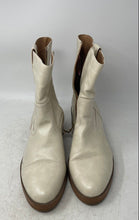 Load image into Gallery viewer, Sam & Libby Womens Beige Leather Round Toe Side Zip Cowboy Western Boots Sz 9.5