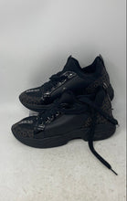 Load image into Gallery viewer, Guess Womens Black Lace-Up Low Top Round Toe Running Shoes Size 9M