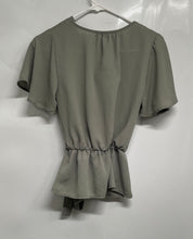 Load image into Gallery viewer, Sienna Sky Womens Green Short Sleeve V-Neck Tie Waist Blouse Top Size S