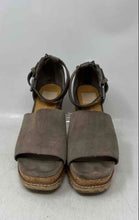 Load image into Gallery viewer, Dolce Vita Womens Dark Beige Open Toe Platform Sandals Size 6.5