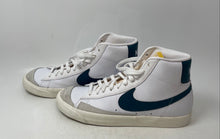 Load image into Gallery viewer, Nike Mens Blazer Mid '77 White Green Leather Lace-Up Basketball Shoes Size 10