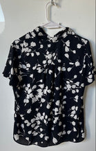 Load image into Gallery viewer, J. Crew Womens Black White Floral Print Short Sleeve Button-Up Shirt Size Small