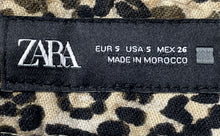 Load image into Gallery viewer, Zara Womens Brown Animal Print Flat Front Slash Pockets Chino Shorts Size Small