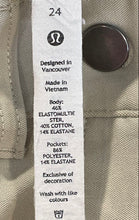 Load image into Gallery viewer, Lululemon Womens Cream Flat Front Pockets Straight Leg Trouser Pants Size 24