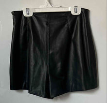 Load image into Gallery viewer, Zara Womens Black Faux Leather Pockets Flat Front Mom Shorts Size S