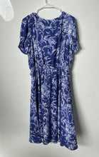 Load image into Gallery viewer, Talbots Womens Blue Floral Short Sleeve V-Neck Smocked Fit & Flare Dress Size 8