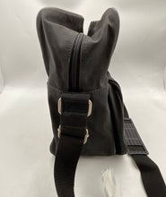 Load image into Gallery viewer, Skyline Unisex Black Outer Pocket Zipper Shoulder Strap Luggage Bag With Tag