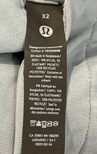 Load image into Gallery viewer, Lululemon Mens Gray Flat Front Slash Pockets Golf Chino Pants Size 32