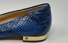 Load image into Gallery viewer, Authentic Tory Burch Womens Bedford Blue Snakeskin Print Ballet Flats Size 6 M