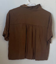 Load image into Gallery viewer, Rose +Olive Womens Brown Short Sleeve Collared Button-Up Shirt Size Medium