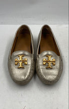 Load image into Gallery viewer, Authentic Tory Burch Womens Gold-Tone Flat Moccasin Shoes Size 7.5M Damaged