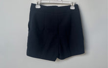 Load image into Gallery viewer, H&M Womens Black Flat Front Slash Pockets Chino Shorts Size 4