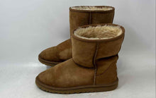 Load image into Gallery viewer, UGG Girls Classic 5251K Brown Suede Round Toe Pull-On Snow Boots Size 5
