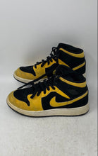 Load image into Gallery viewer, Nike Boys Air Jordan 1 Retro Mid 554725-071 Black Yellow Sneaker Shoes Size 7Y