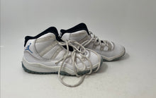 Load image into Gallery viewer, Nike Kids Air Jordan 11 Retro White Lace-Up Basketball Shoes Size 1.5Y
