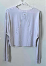 Load image into Gallery viewer, Lululemon Womens Gray Long Sleeve Sports Cropped Pullover T-Shirt Size 6