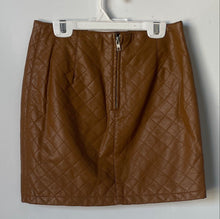 Load image into Gallery viewer, Forever 21 Womens Brown Quilted Slit Back-Zip Mini Skirt Size Medium