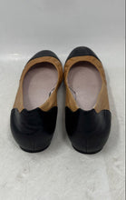 Load image into Gallery viewer, Vince Camuto Womens Linkon Beige Black Leather Slip-On Ballet Flats Size 10M